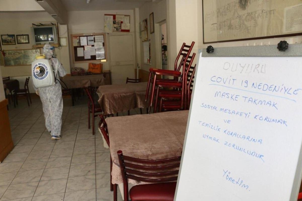 Kartal Belediyesi&rsquo;nden il&ccedil;edeki kahvehane ve kıraathanelere dezenfekte hizmeti
