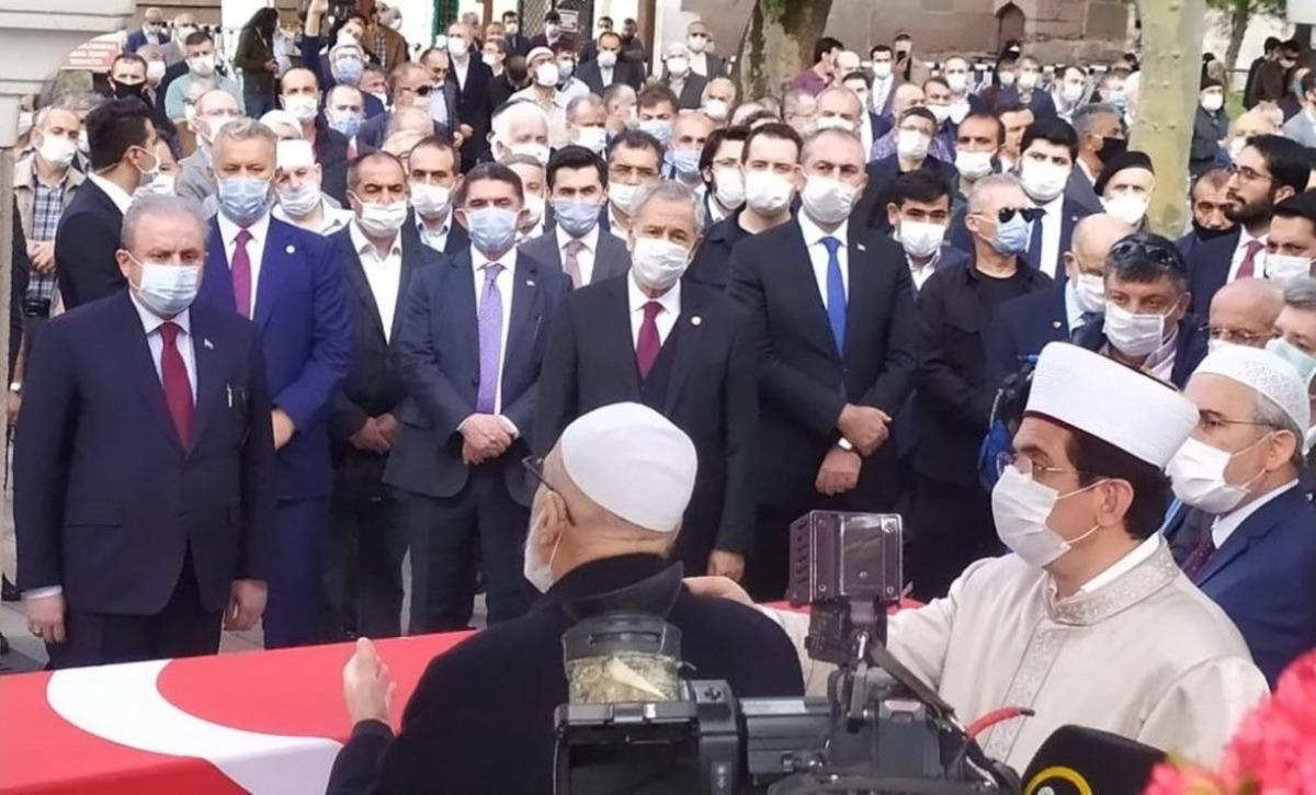 Ağrılı duayen siyaset&ccedil;i Tekdal, son yolculuğuna uğurlandı