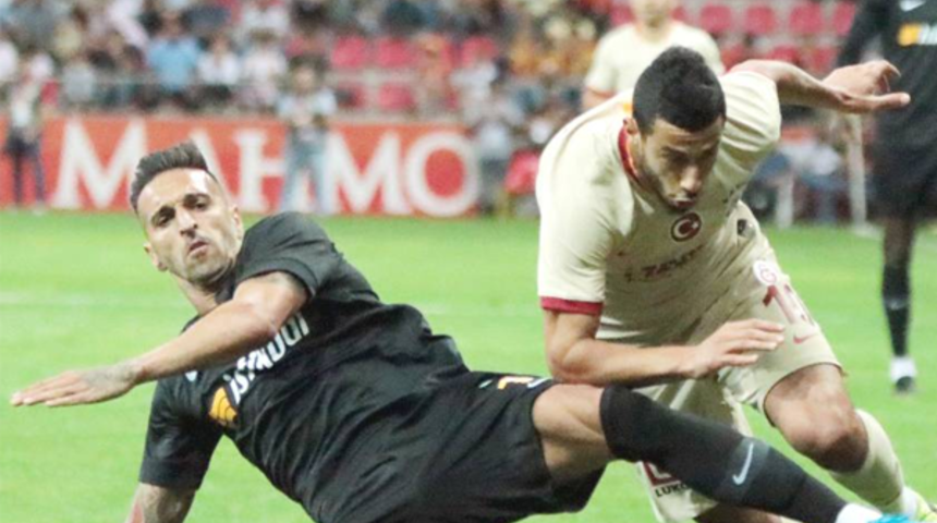 Kayserispor kaptanı Miguel Lopes, kendisine makyaj yaptırdı