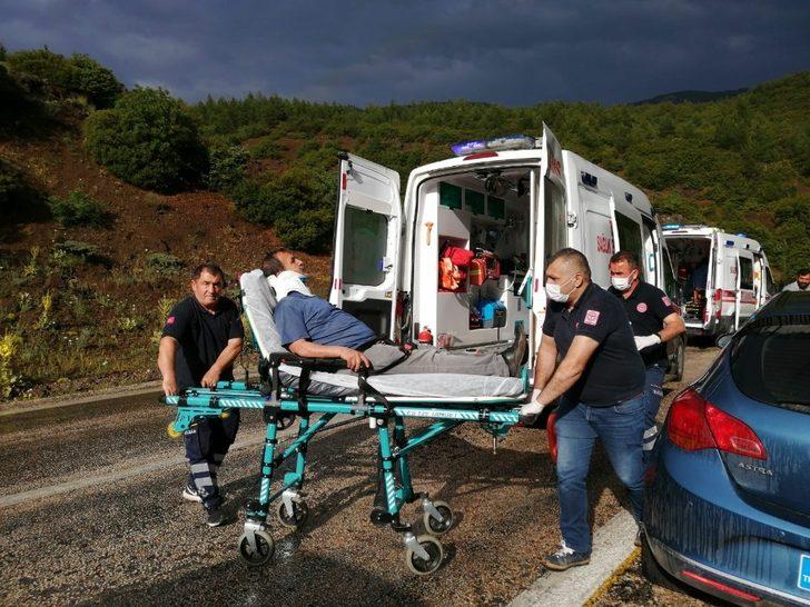 Yağmur nedeniyle kayganlaşan yolda iki araç çarpıştı: 4 yaralı G3