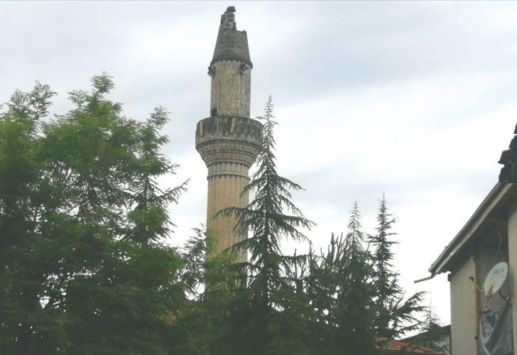 Tokat’ta yıldırım düşen caminin minaresinde hasar meydana geldi G1