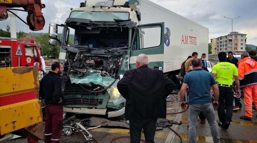 Samsun'da kırmızı ışıkta dehşet! &Ccedil;ok sayıda aracı hurdaya &ccedil;evirdi