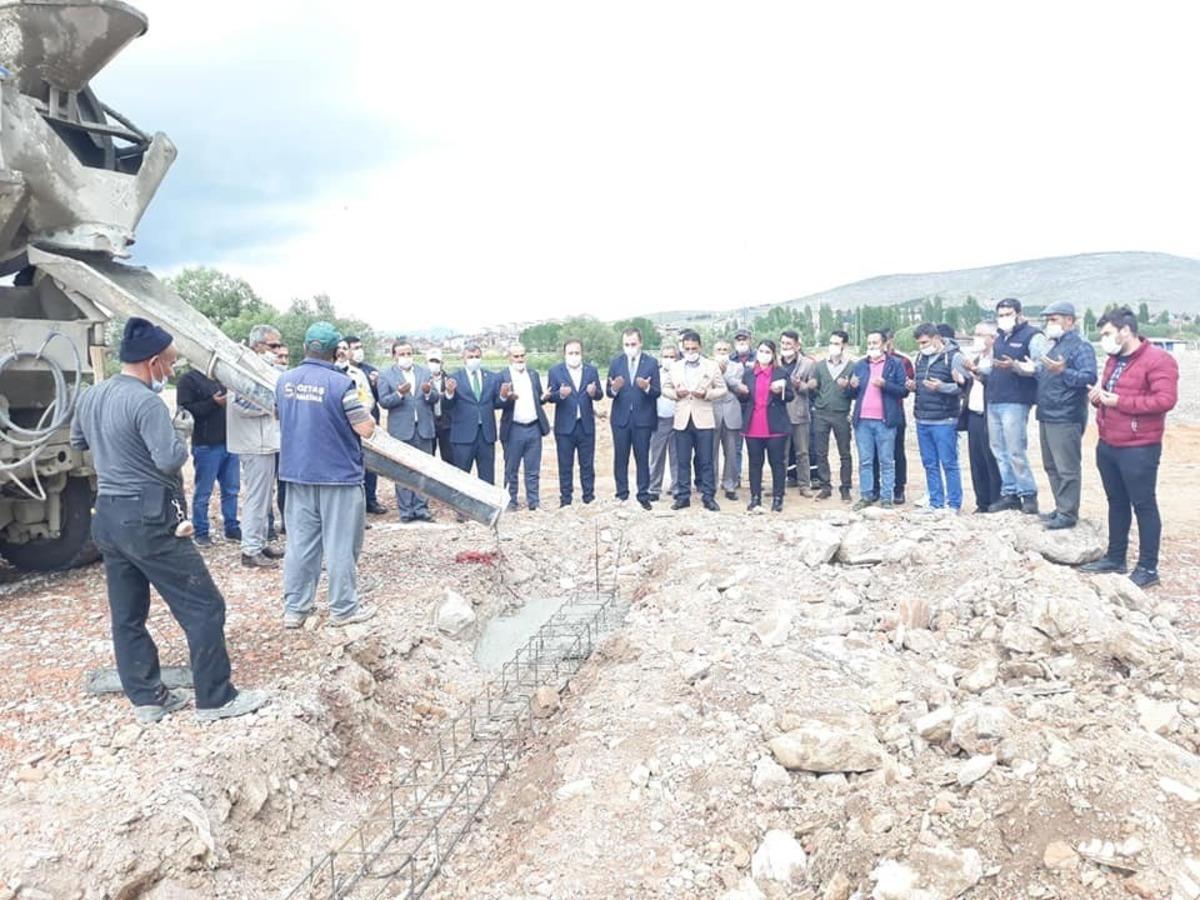 Altıntaş il&ccedil;esine modern hayvan pazarı