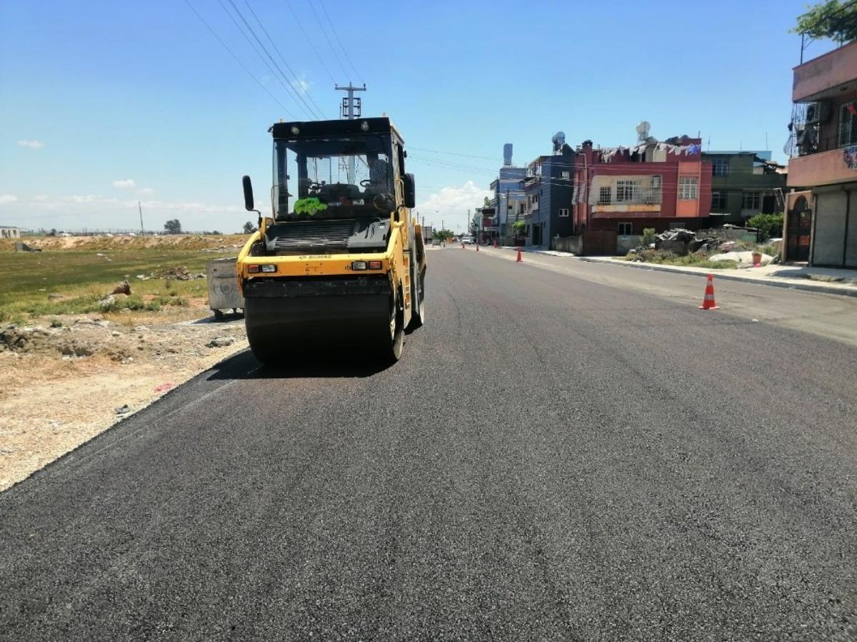 B&uuml;y&uuml;kşehir Belediyesinin Tarsus&rsquo;ta asfalt &ccedil;alışmaları s&uuml;r&uuml;yor