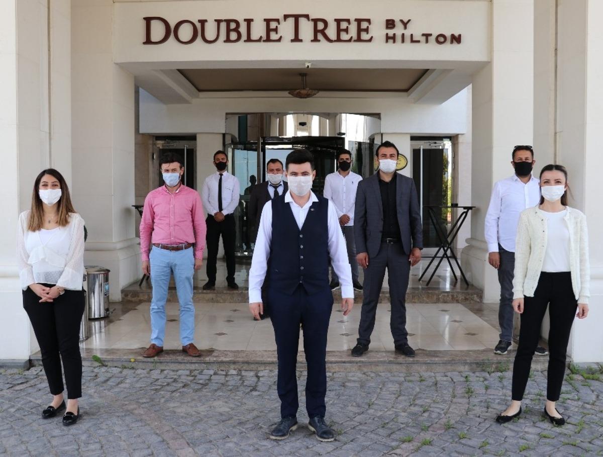 Hilton Otelinden koronaya inat zararına hizmet