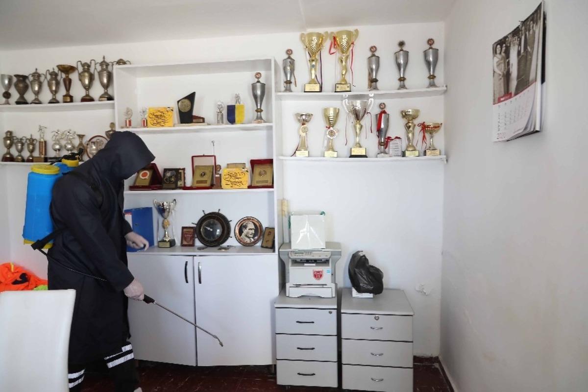 Amat&ouml;r spor kul&uuml;plerinin tesisleri dezenfekte edildi