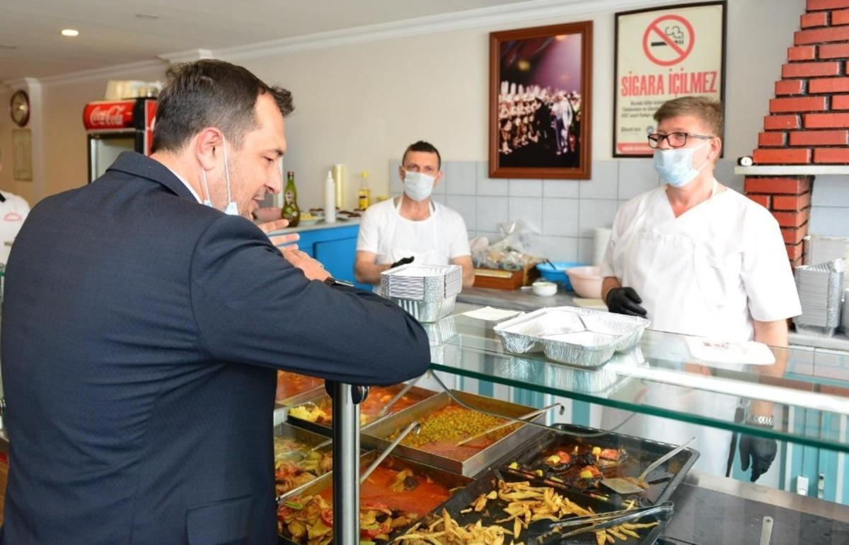 Başkan Y&uuml;ksel, kepenk a&ccedil;an esnafın talep ve beklentileri dinledi