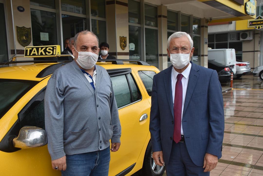 Arka koltukta buldu! Siyah poşeti a&ccedil;ınca şoke oldu