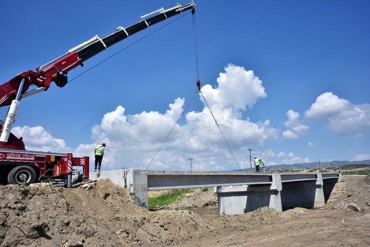 Karpuzlu Çayı üzerine inşa edilen 2 köprünün montajı tamamlandı G4
