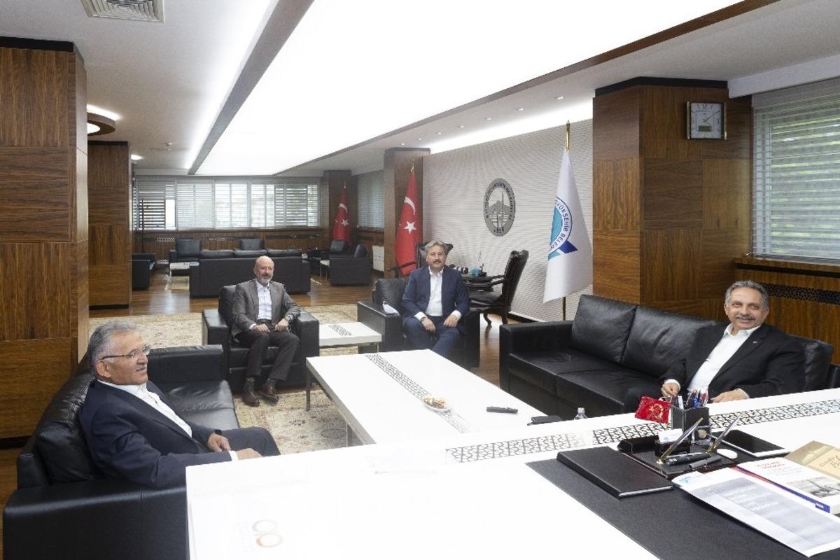 Başkan B&uuml;y&uuml;kkılı&ccedil;, il&ccedil;e başkanları ile bir araya geldi
