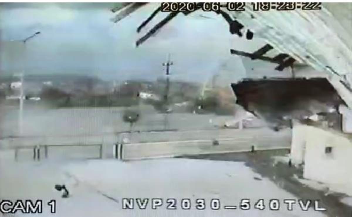 Sivas'ta adliye binasının &ccedil;atısı u&ccedil;tu