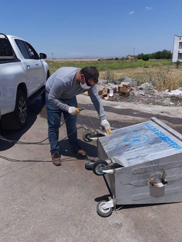 Temiz Bağlar için çöp konteynerleri yenilenerek dezenfekte ediliyor G3