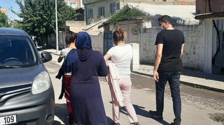 İzin g&uuml;n&uuml;nde olan polisin yakaladığı hırsızlar tutuklandı