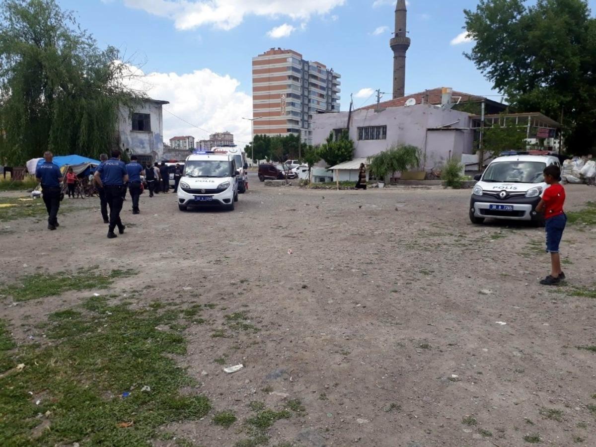 &Ccedil;ocuk y&uuml;z&uuml;nden &ccedil;ıkan kavgada aileler birbirine girdi