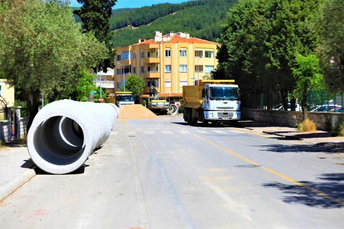 Hasan Ercan Caddesi&rsquo;nde &ccedil;alışmalar devam ediyor