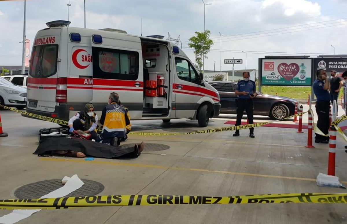Hareket halindeki aracında &ouml;ld&uuml;r&uuml;lm&uuml;şt&uuml;! Cinayetin zanlısı, arkadaşı &ccedil;ıktı