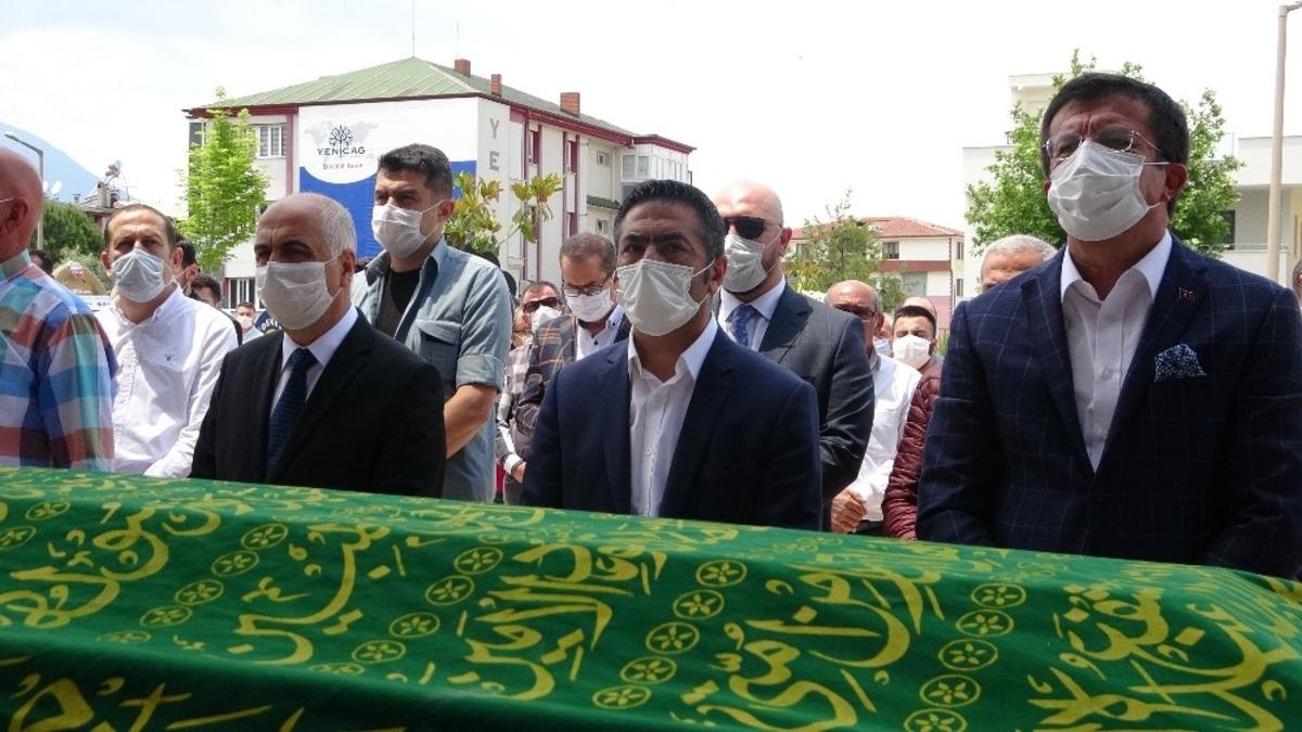 DTO Başkanı Uğur Erdoğan, annesini son yolculuğuna uğurladı