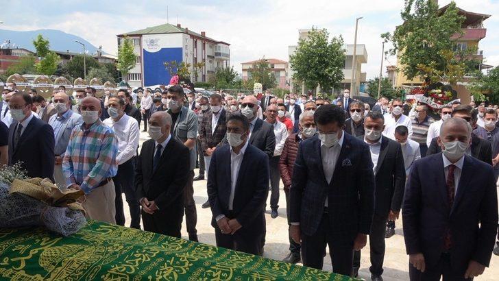 DTO Başkanı Uğur Erdoğan, annesini son yolculuğuna uğurladı G5