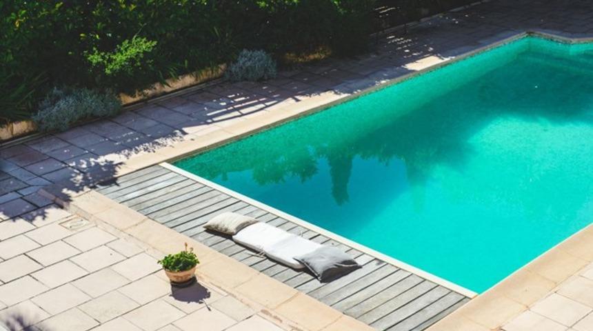 Fransa'da T&uuml;rk anne, 2 &ccedil;ocuğuyla havuzda &ouml;l&uuml; bulundu