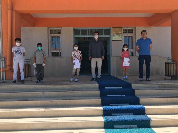 Aylardır uzak kaldıkları okullarını ziyaret ettiler G1