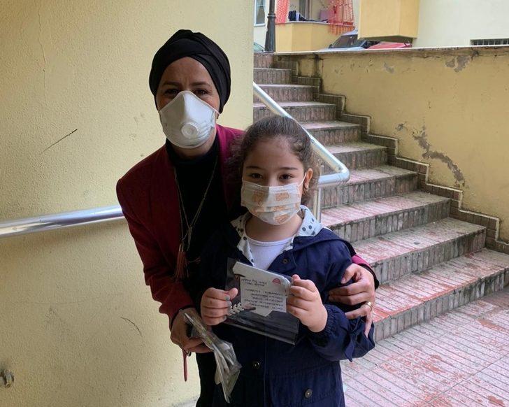 Çocuklara özel maskeler okul müdüründen G3