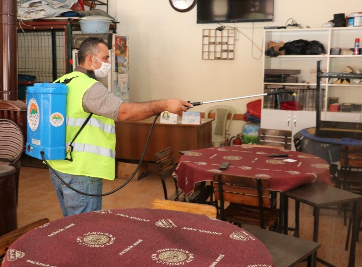 Toroslar Belediyesi, yeniden a&ccedil;ılan iş yerlerini dezenfekte etti