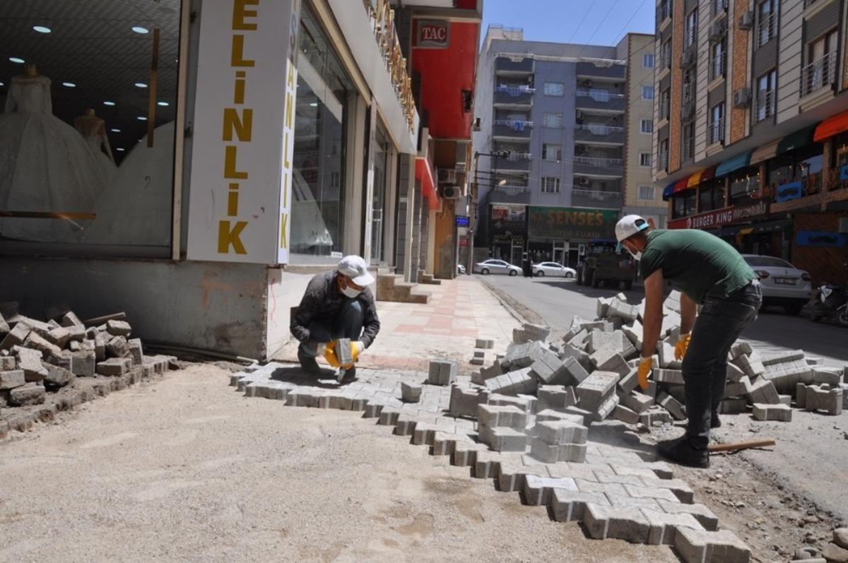 Cizre&rsquo;de yol yapım &ccedil;alışmaları devam ediyor