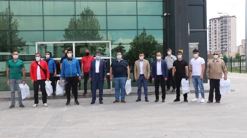 Gen&ccedil;lik ve Spor İl M&uuml;d&uuml;rl&uuml;ğ&uuml;&rsquo;nden &ouml;zel spor salonlarına siperlik maske
