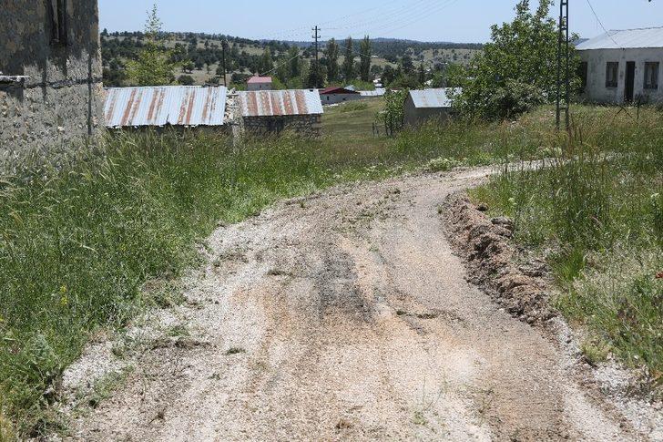 Erdemli Akpınar Mahallesinin aşırı yağıştan hasar gören yollarını onarıldı G4