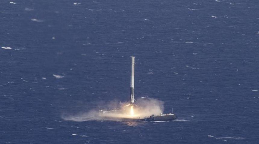 SpaceX'in yeniden kullanılabilir roketi karaya ulaştı