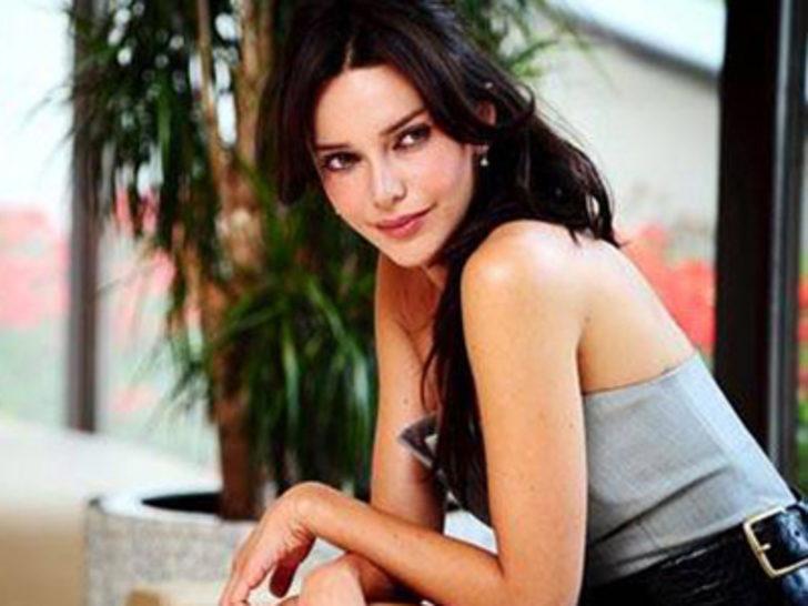 Hande Ataizi'ne sokakta taciz G4