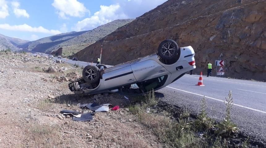 Otomobil şarampole devrildi: 4 yaralı