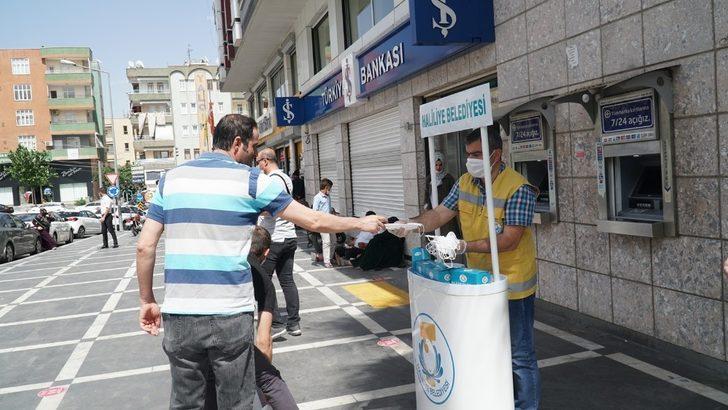 Haliliye’de halk sağlığı için maske dağıtımı sürüyor G3
