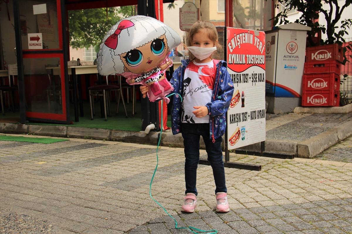 Bursa ve &ccedil;evre illerde 18 yaş altındakiler sokağa &ccedil;ıkmanın keyfini yaşadı