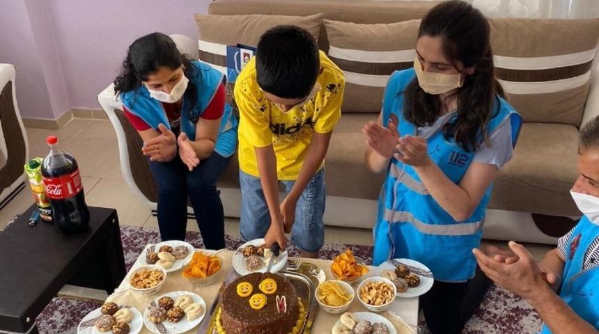 Derik Vefa Sosyal Destek Grubundan minik Yusuf’a doğum günü sürprizi