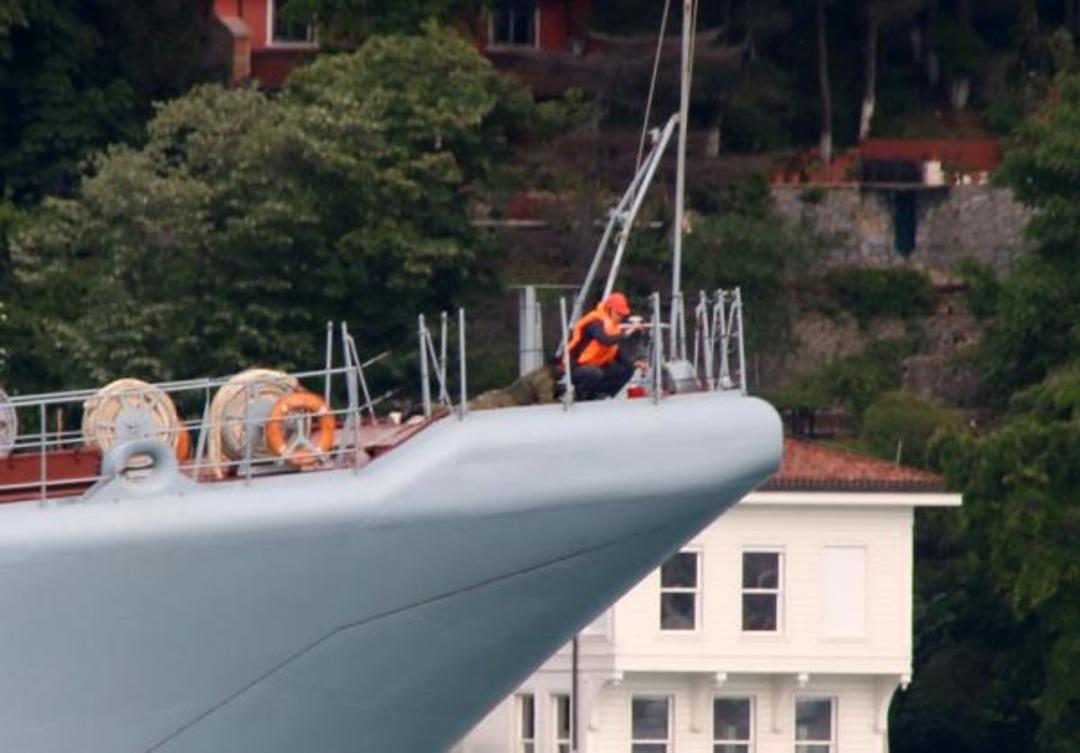 Rus Savaş gemisi 'Azov' İstanbul Boğazı'ndan ge&ccedil;ti