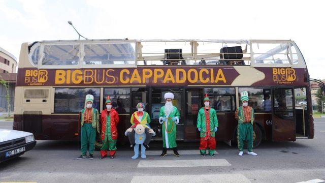 Çocukları parklarda Nasreddin Hoca, Hacivat ve Karagöz karşıladı