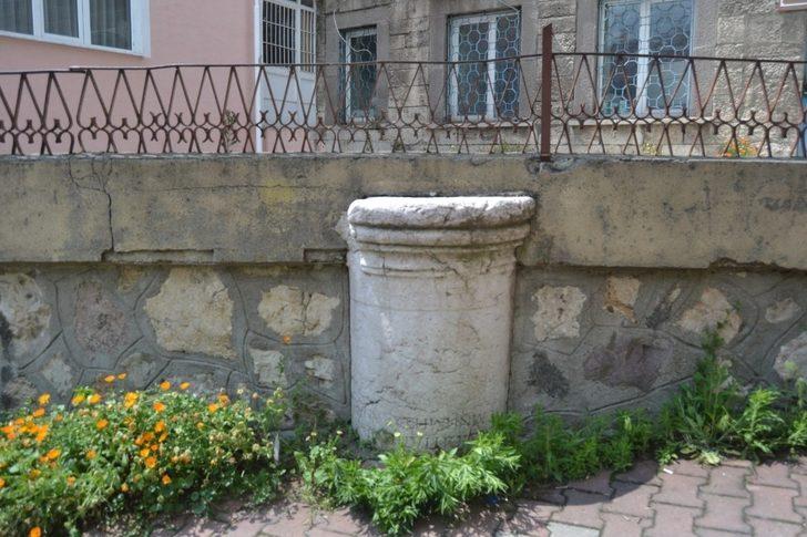 Bolu’da, istinat duvarı inşaatında kullanılan mezar taşı müzeye kaldırılacak G4