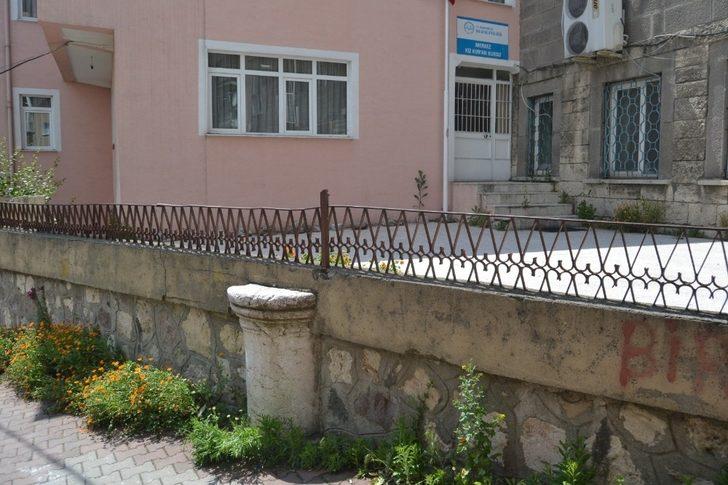 Bolu’da, istinat duvarı inşaatında kullanılan mezar taşı müzeye kaldırılacak G5