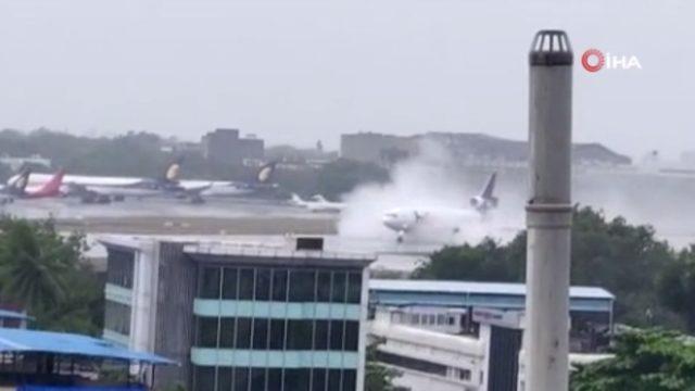 Hindistan'da havalimanına iniş yapan kargo uçağı pistten çıktı