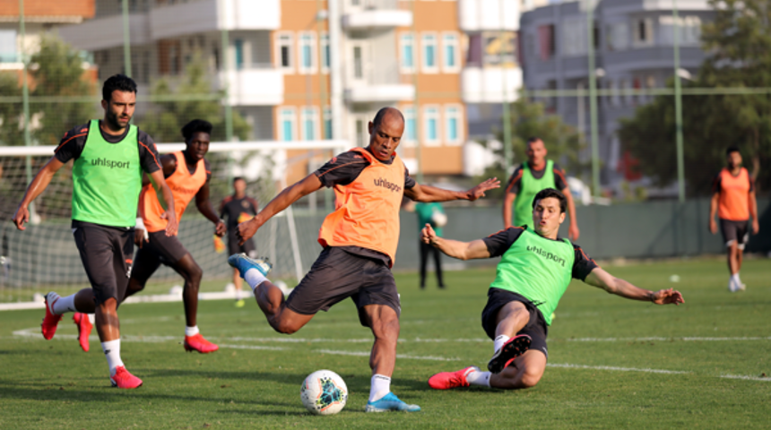 Alanyaspor&rsquo;da hem kutlama hem antrenman