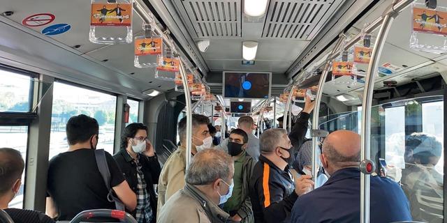 Toplu taşımadaki kalabalık tedirgin etmişti! 'Mesai saatleri değişsin' önerisi