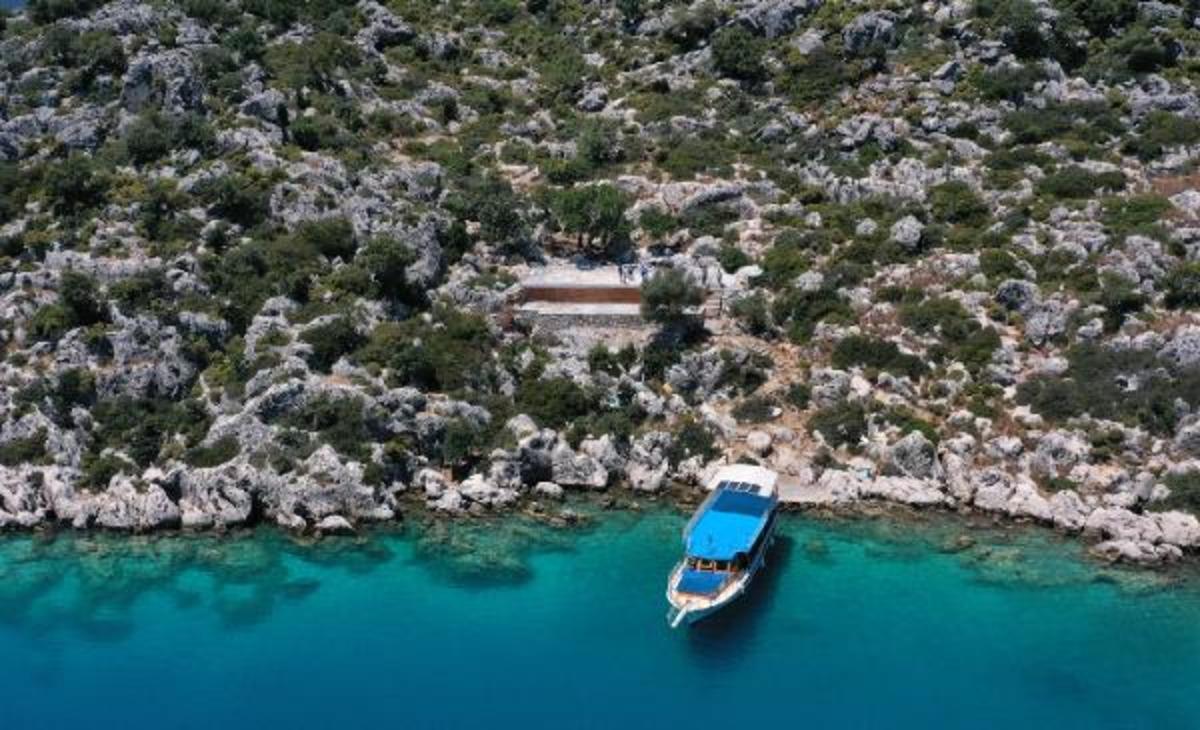 Cennet koydaki ka&ccedil;ak villa yıkıldı! 48 saatte yapmışlar