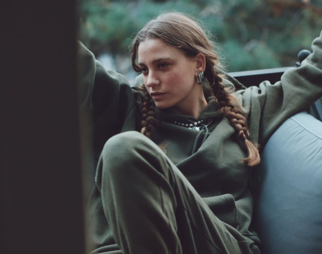 Serenay Sarıkaya ve Cem Yılmaz'ın havuz keyfi! Serenay Sarıkaya'nin kiloları olay oldu