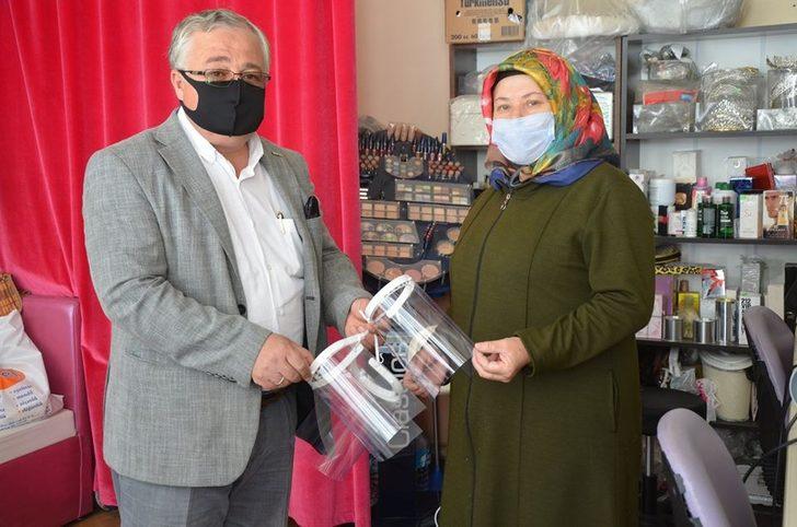 Emet Belediyesi’nden berber ve kuaförlere ultraviyole sterilize makinaları G3