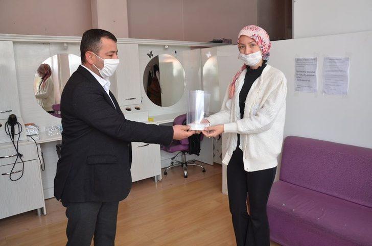 Emet Belediyesi’nden berber ve kuaförlere ultraviyole sterilize makinaları G5