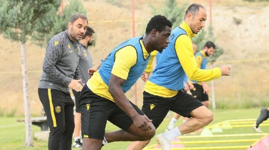 Hikmet Karaman futbolcularına nefes aldırmıyor