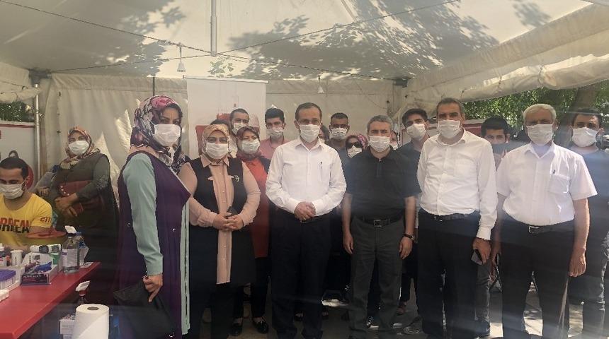 AK Partili kadınlar kan bağışında bulundu