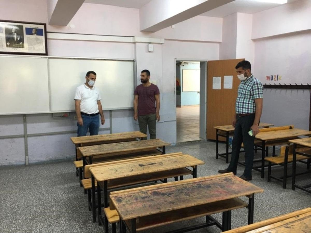 LGS &ouml;ncesi sınav salonları uygun hale getiriliyor