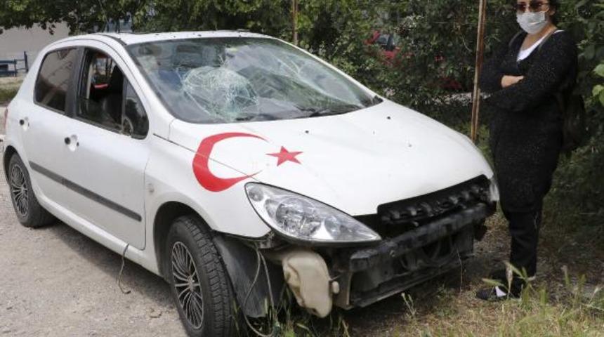 Barışma isteğini kabul etmeyen eski sevgilisinin aracını kullanılmaz hale getirdi